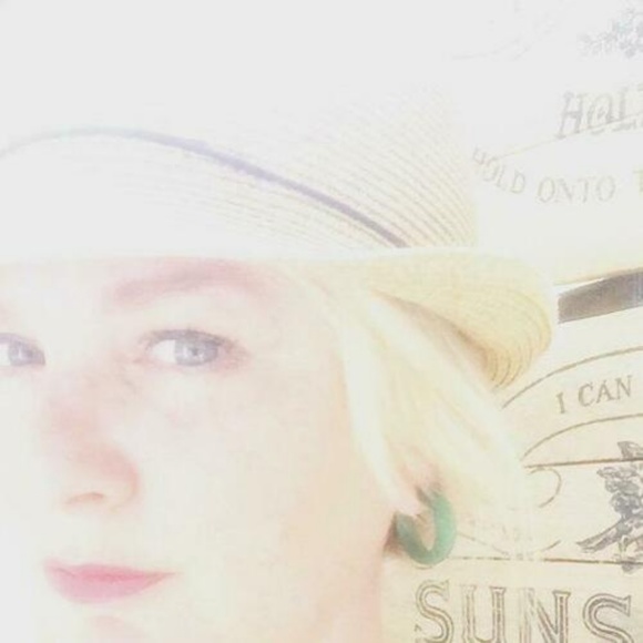 Vintage Lucite Simple Hoop Dark Mauve Pink Earring - Picture 5 of 5